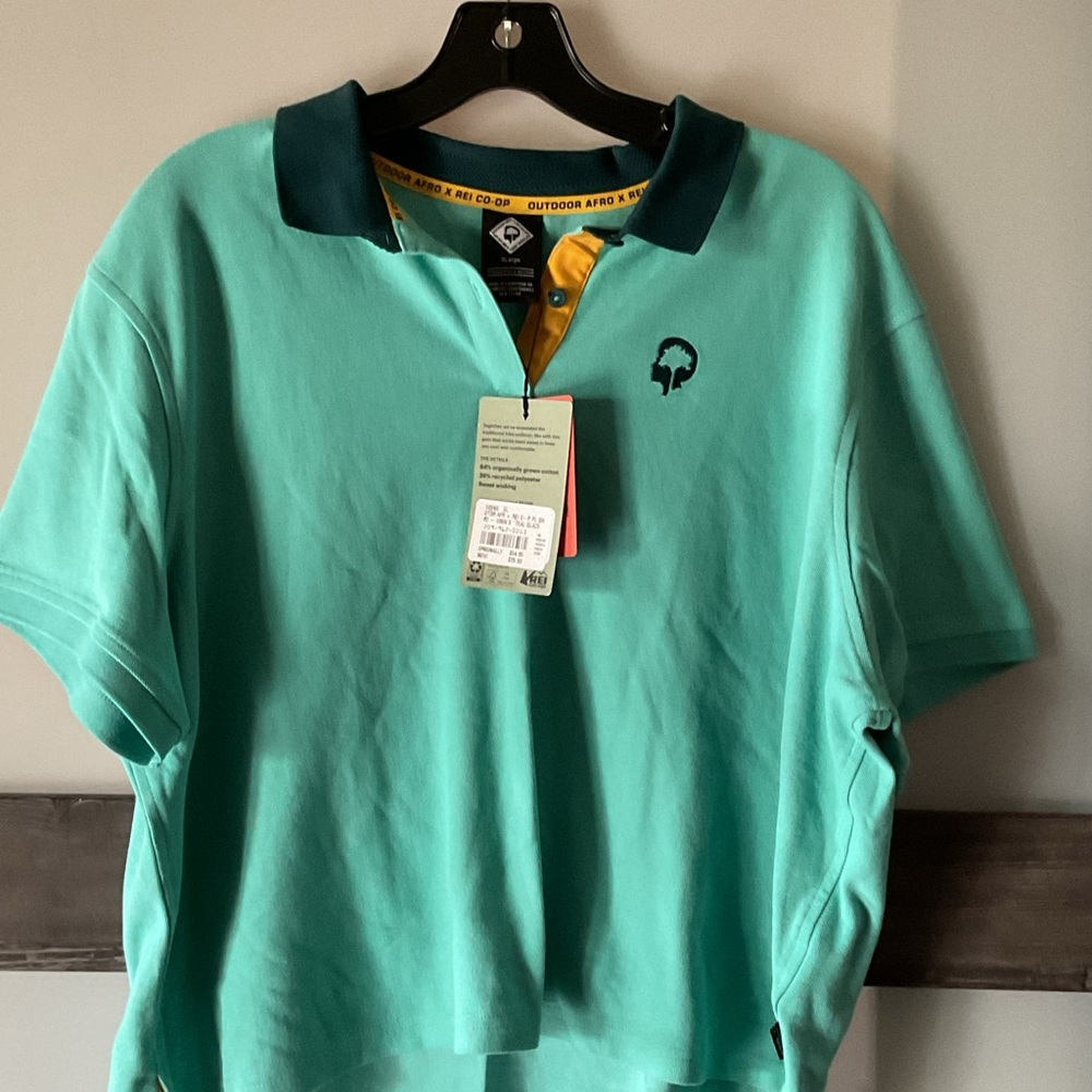 NWT- women’s polo short sleeve shirt